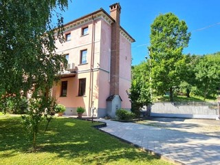 Casa Indipendente in Vendita a Montesegale, 259'000€, 450 m²