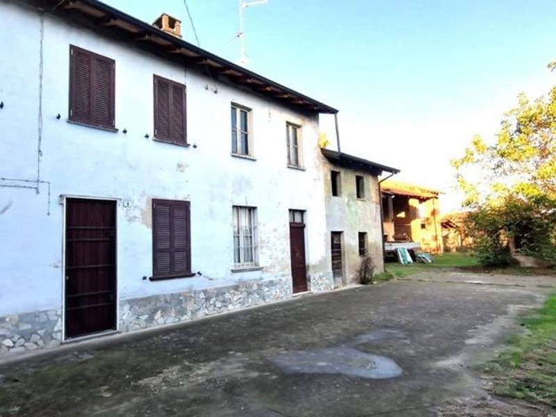 Casa Indipendente in Vendita a Robecco Pavese, 139'000€, 250 m²