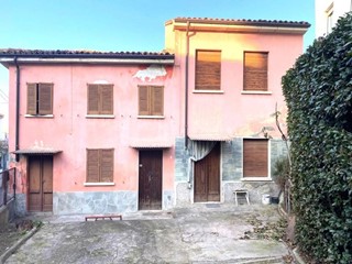 Casa Indipendente in Vendita a Stradella, 85'000€, 140 m²