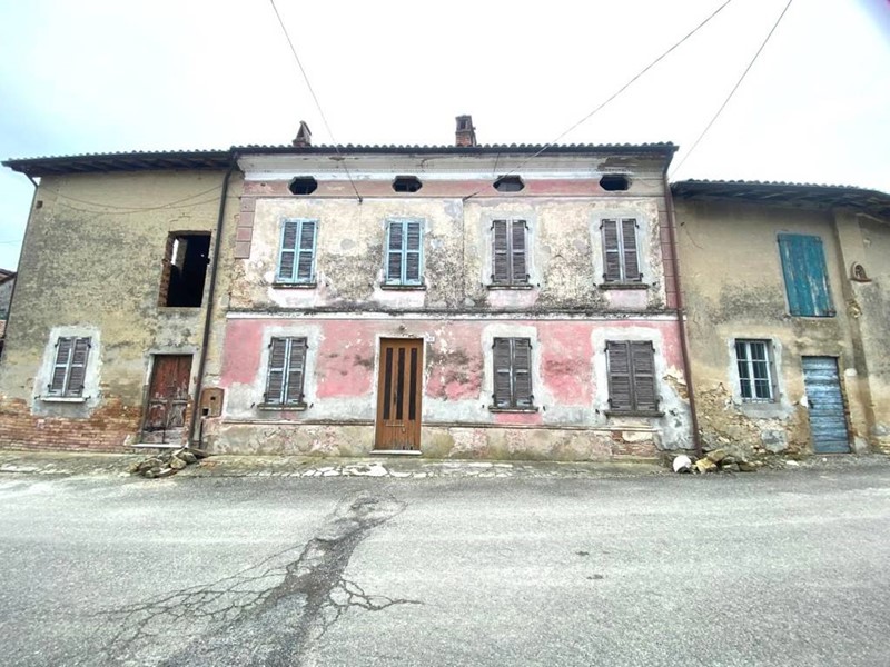 Rustico in Vendita a Santa Giuletta, 39'000€, 300 m²