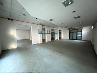 Immobile commerciale in Vendita a Alba Adriatica, 170'000€, 215 m²