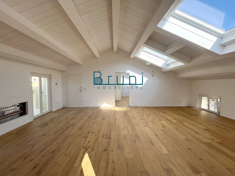 Appartamento in Vendita a San Benedetto del Tronto, 630'000€, 135 m²