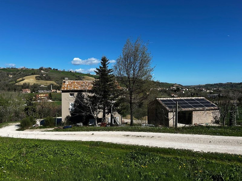 Rustico in Vendita a Sant'Angelo in Pontano, 387'000&euro;, 500 m²