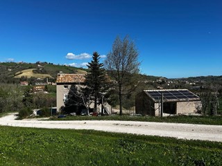 Rustico in Vendita a Sant'Angelo in Pontano, 387'000&euro;, 500 m²