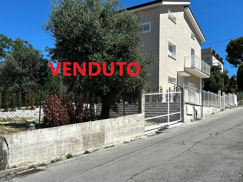 Trilocale in Vendita a Fermo, 225'000€, 94 m², con Box