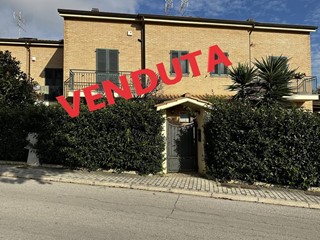 Villetta a schiera in Vendita a Porto San Giorgio, 437'000€, 260 m²