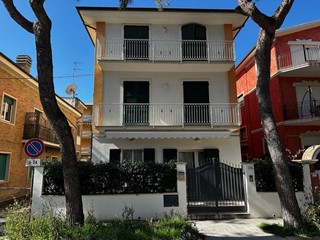 Quadrilocale in Vendita a Porto San Giorgio, 457'000€, 130 m²