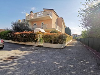Villetta a schiera in Vendita a Fermo, 327'000€, 280 m²