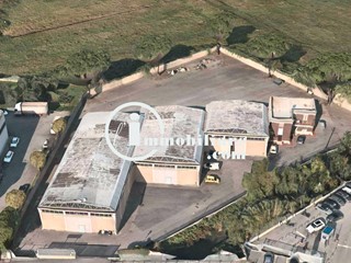 Capannone in Vendita a Roma, 1584 m²