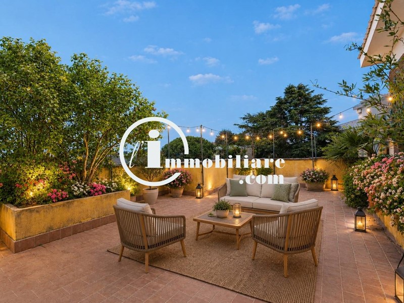 Appartamento in Vendita a Roma, 580'000&euro;, 180 m²