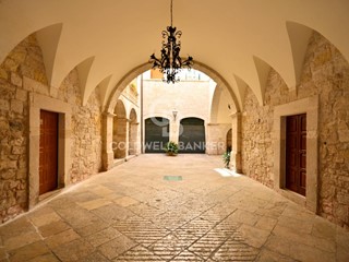 Appartamento in Vendita a Trani, 1'450'000€, 1300 m²