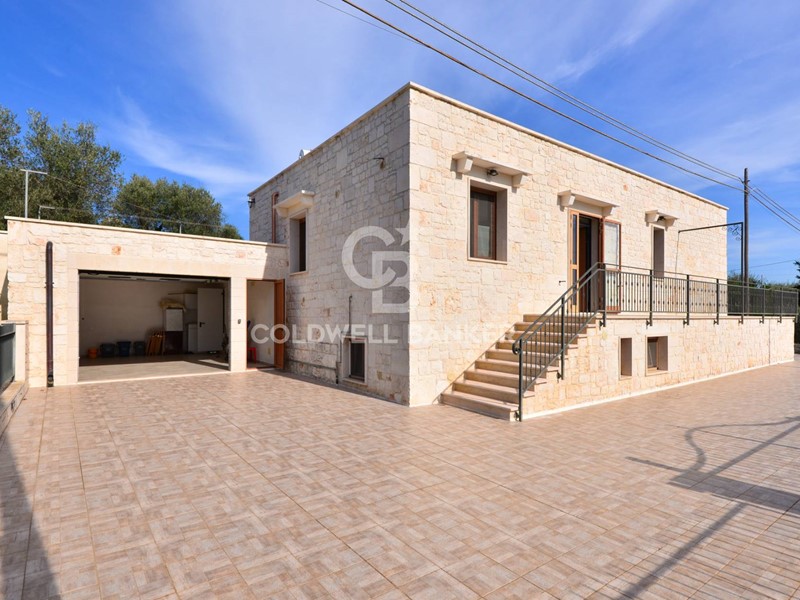 Villa in Vendita a Cisternino, 270'000€, 180 m²