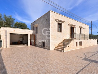 Villa in Vendita a Cisternino, 270'000€, 180 m²