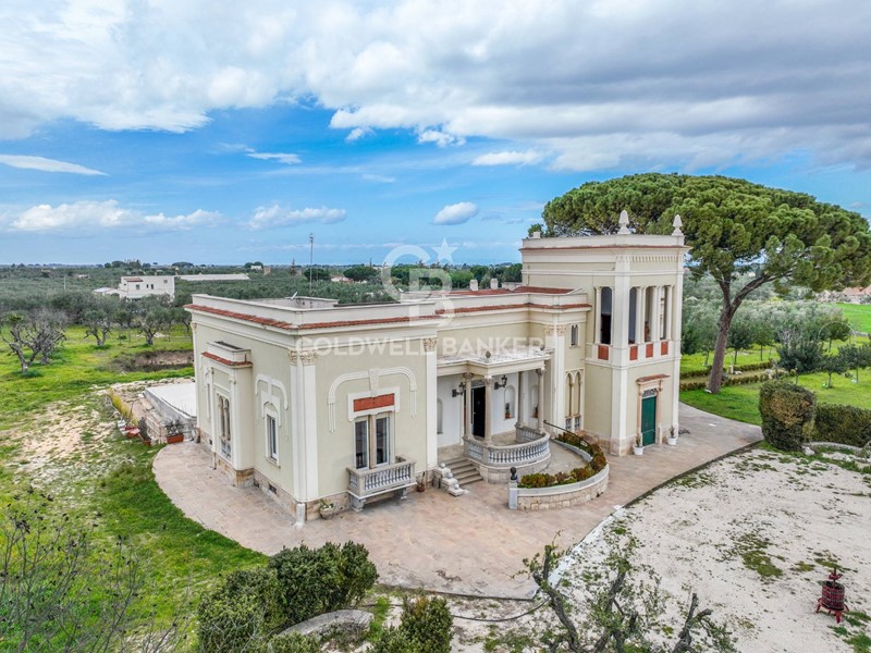 Villa in Vendita a Corato, 900'000€, 635 m²