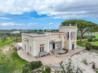 Villa in Vendita a Corato, 900'000€, 635 m²