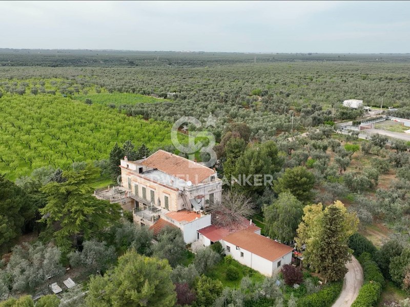 Rustico in Vendita a Bitonto, 499'000€, 559 m²