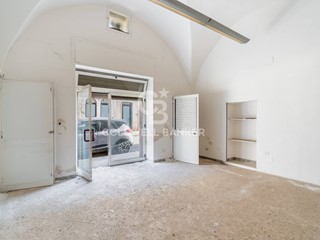 Immobile commerciale in Vendita a Mola di Bari, 115'000€, 90 m²