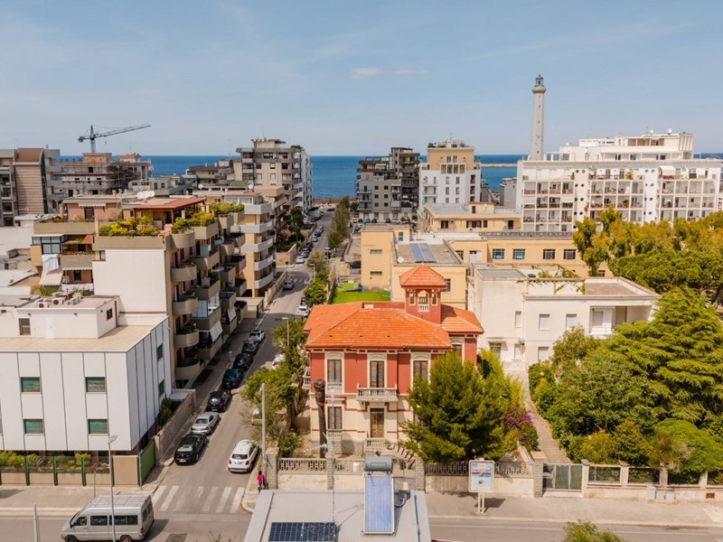 Villa in Vendita a Bari, 700'000€, 441 m²