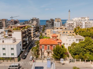 Villa in Vendita a Bari, 700'000€, 441 m²