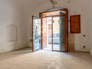 Immobile commerciale in Affitto a Trani, 550€, 60 m²