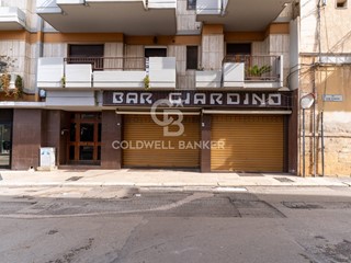 Immobile commerciale in Vendita a Toritto, 435'000€, 300 m²