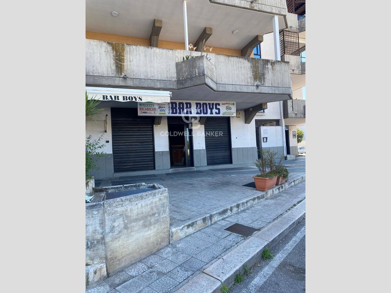 Immobile commerciale in Affitto a Bari, 1'150€, 77 m²