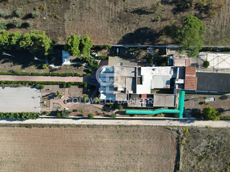 Immobile commerciale in Affitto a Triggiano, 900€, 150 m²