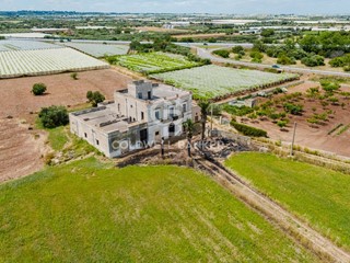 Rustico in Vendita a Mola di Bari, 1'350'000€, 1100 m²