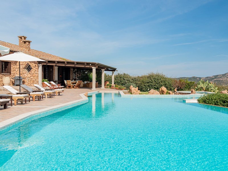 Villa in Vendita a Loiri Porto San Paolo, 4'250'000€, 460 m²