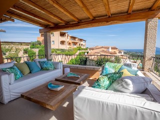 Villetta a schiera in Vendita a Arzachena, 1'550'000€, 181 m²