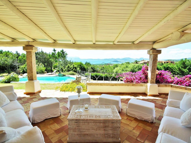 Villa in Affitto a Arzachena, 450 m², con Box