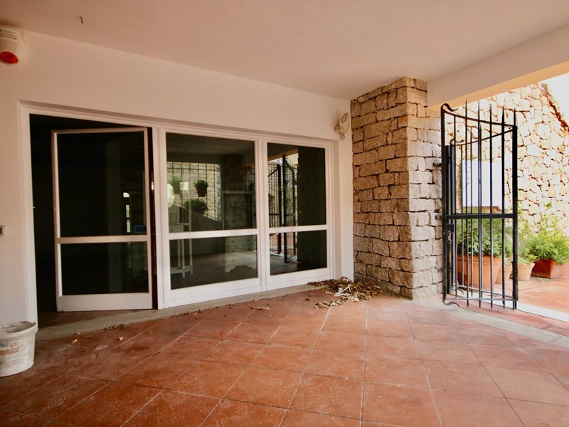 Negozio in Vendita a Arzachena, 450'000€, 76 m²