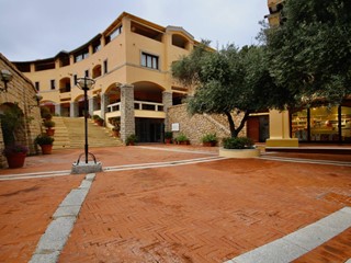 Negozio in Vendita a Arzachena, 450'000€, 76 m²