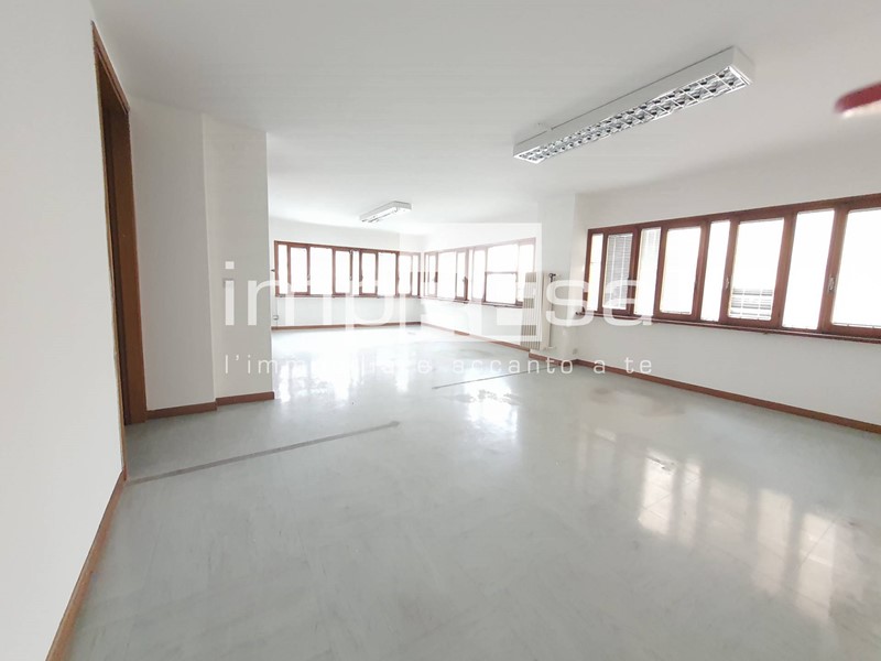 Ufficio in Vendita a Treviso, 166'000€, 209 m²
