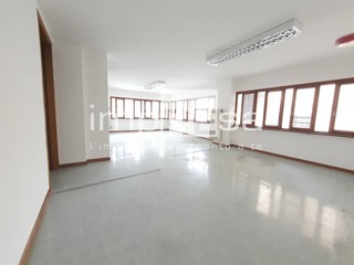 Ufficio in Vendita a Treviso, 166'000€, 209 m²