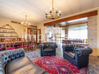 Casa Indipendente in Vendita a Trebaseleghe, 360'000€, 380 m²