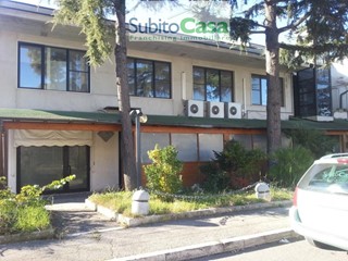 Magazzino in Affitto a Chieti, 700&euro;, 140 m²