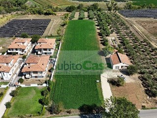 Terreno edificabile in Vendita a Rosciano, 129'000€, 2400 m²