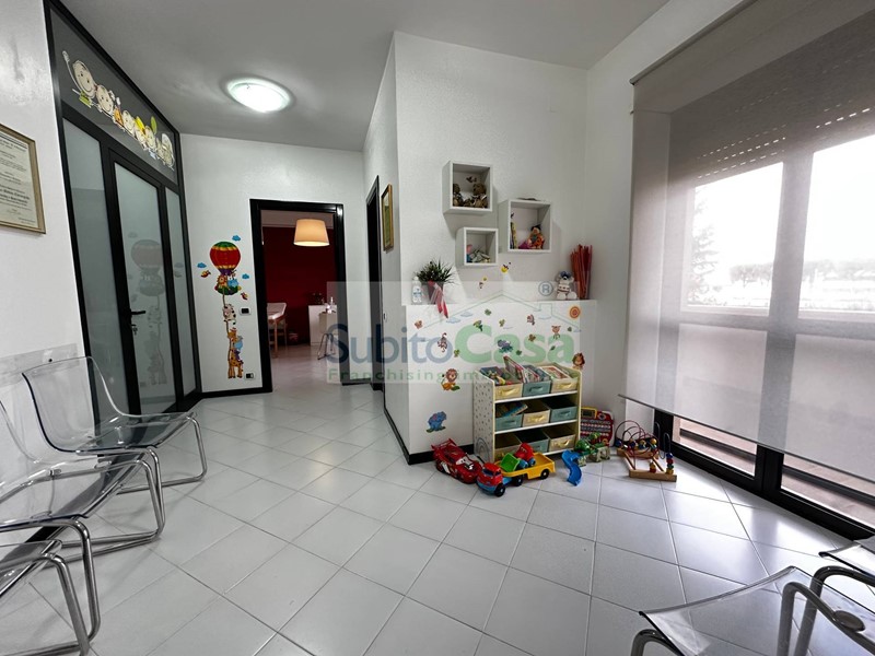 Ufficio in Affitto a Chieti, 450&euro;, 55 m²