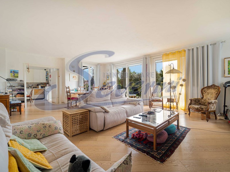 Villa in Vendita a Solbiate con Cagno, 1'300'000€, 280 m²