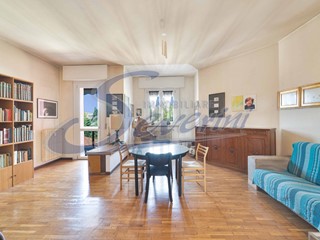 Appartamento in Vendita a Mariano Comense, 249'000€, 225 m²