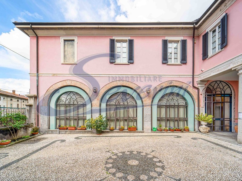 Villa in Vendita a Albese con Cassano, 1'700'000€, 700 m²