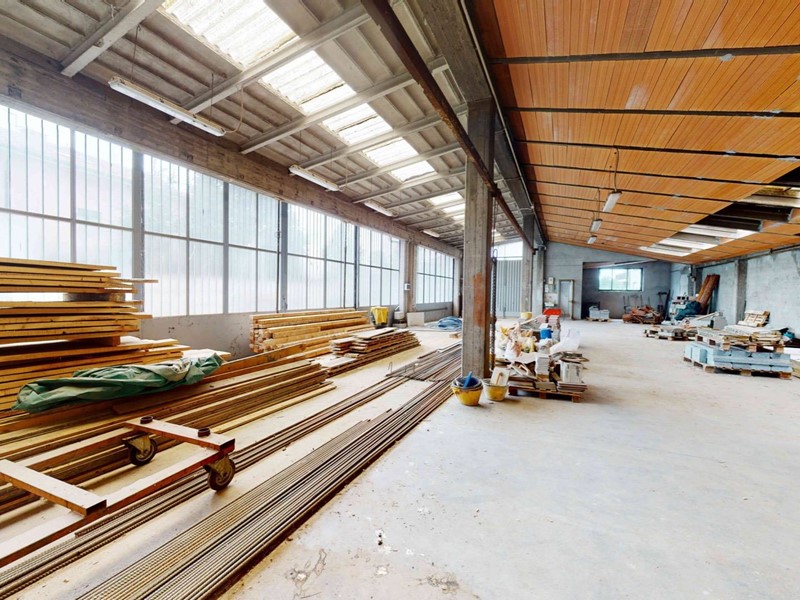 Capannone in Vendita a Venegono Superiore, 209'000€, 1000 m²