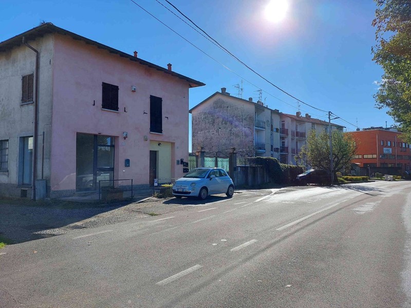 Immobile commerciale in Vendita a Venegono Superiore, 60'000€, 80 m²