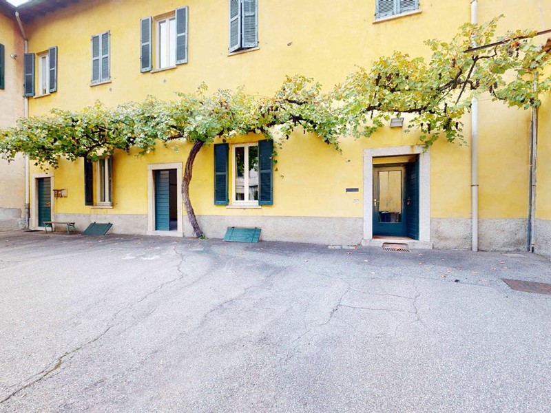 Negozio in Affitto a Tradate, 800&euro;, 125 m²