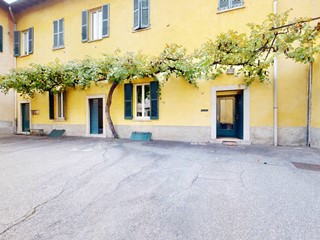 Negozio in Affitto a Tradate, 800&euro;, 125 m²