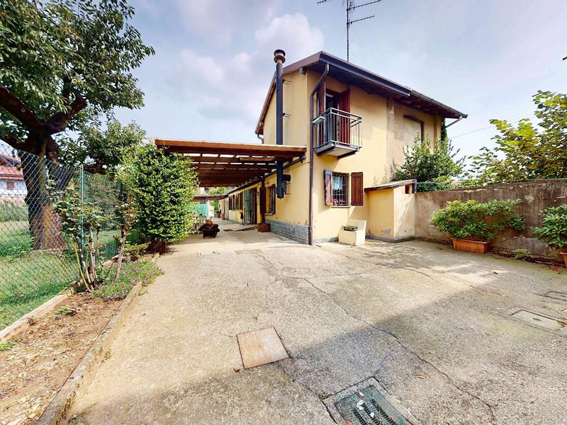 Villa in Vendita a Tradate, 189'000€, 109 m²