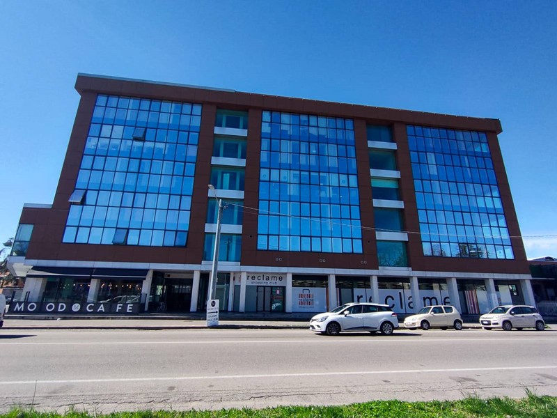 Negozio in Affitto a Tradate, 1'900&euro;, 285 m²