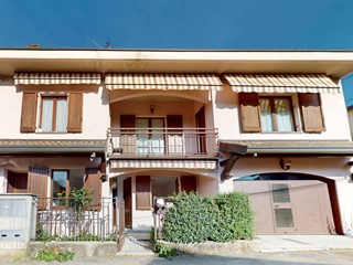 Bilocale in Vendita a Tradate, 79'000€, 71 m²