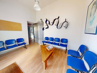 Negozio in Vendita a Lonate Ceppino, 88'000€, 63 m²